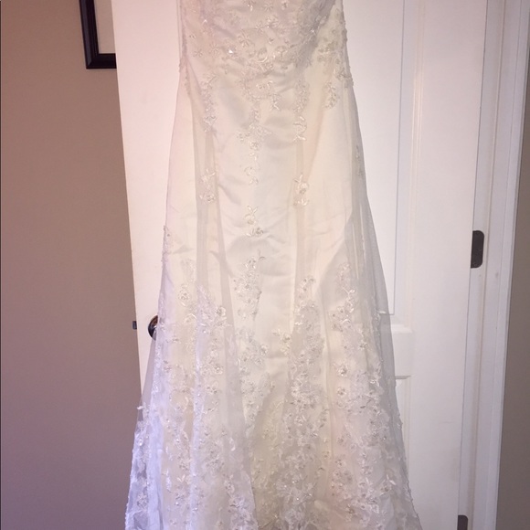 Size 7. M. From bridal solutions in KCMO. - Picture 6 of 8